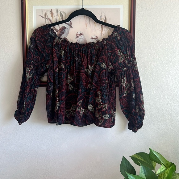 Shyanne • Black floral paisley cowgirl flowy cropped blouse - Picture 4 of 10